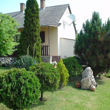 Oeroekzoeld Apartmanok Balatonfenyves Exteriör bild