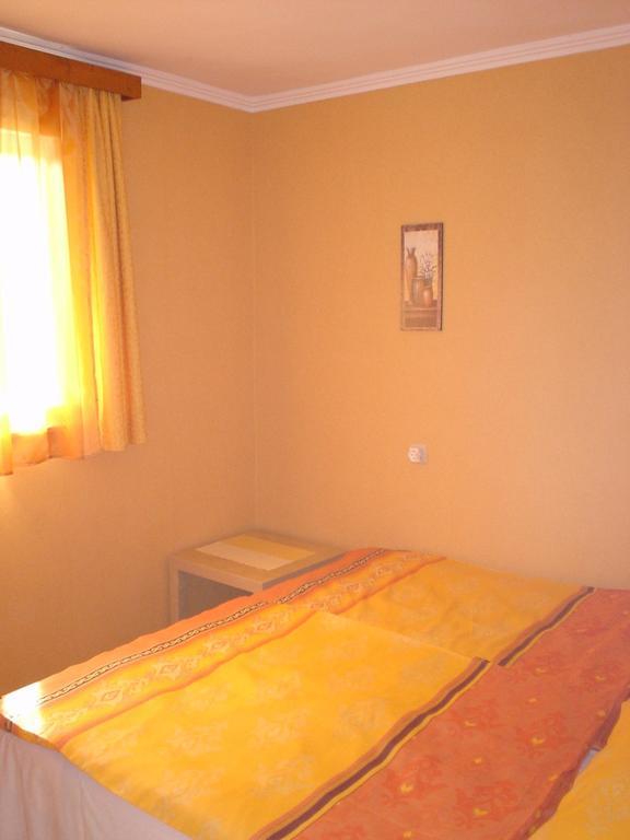 Oeroekzoeld Apartmanok Balatonfenyves Rum bild