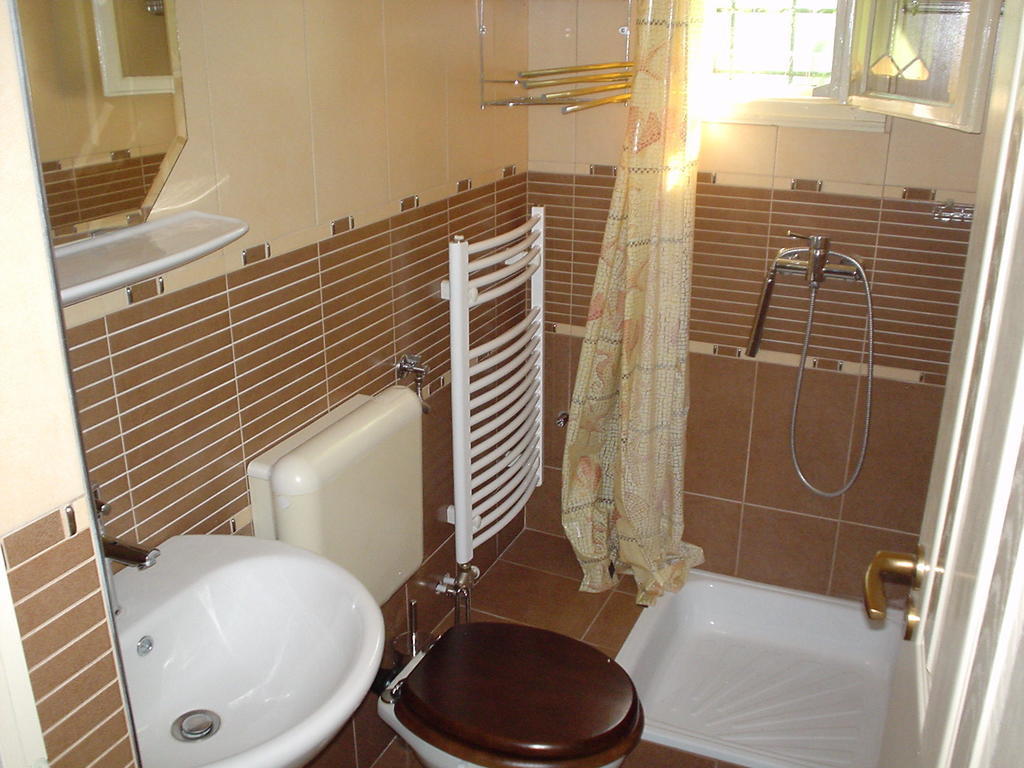 Oeroekzoeld Apartmanok Balatonfenyves Rum bild